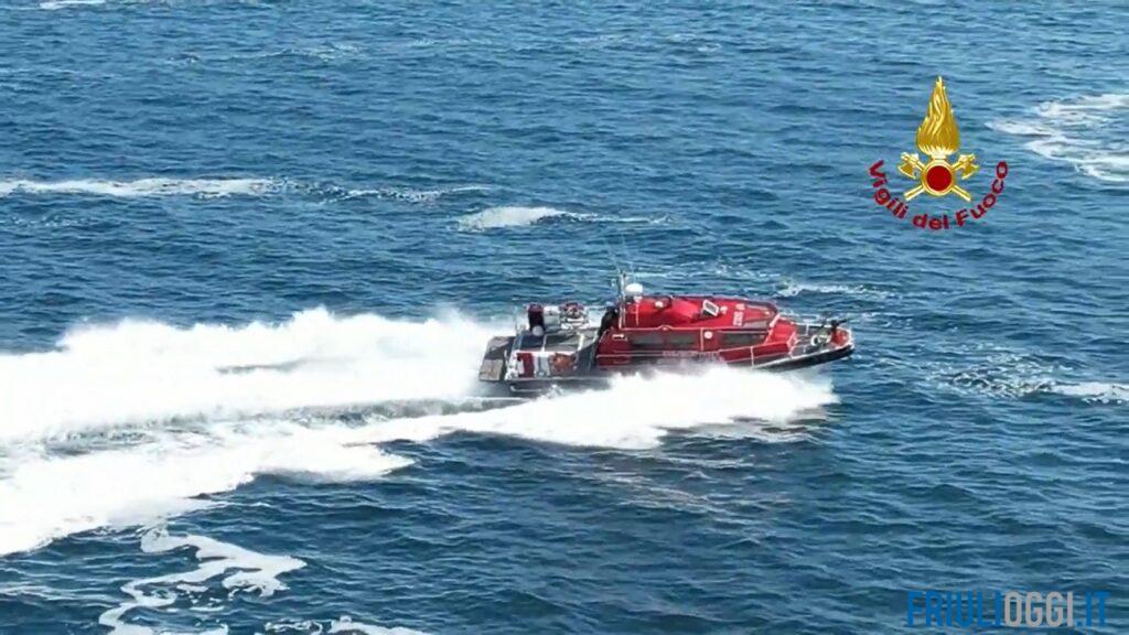 Tre surfisti in difficoltà a causa del vento, soccorsi nelle acque del Golfo di Trieste