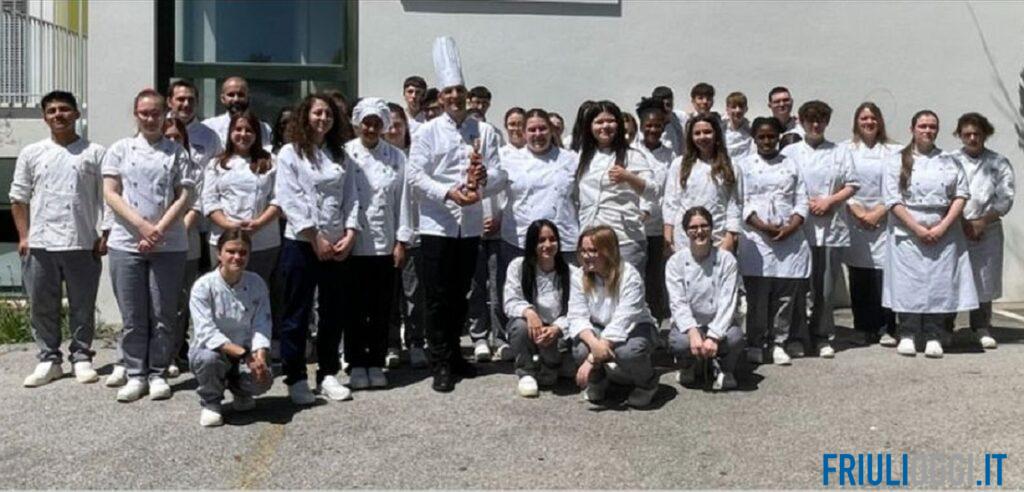 Lo chef Matteo Terranova incontra gli allievi dello Ial di Aviano: “Impegno e sacrificio ripagano”