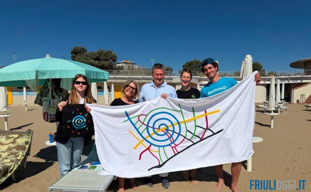 Lignano, aperti i primi ombrelloni: premiati i “pionieri della spiaggia” della stagione 2026
