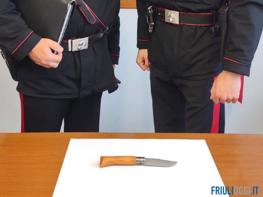 Trovato un coltello su un autobus di Lignano: scatta il sequestro