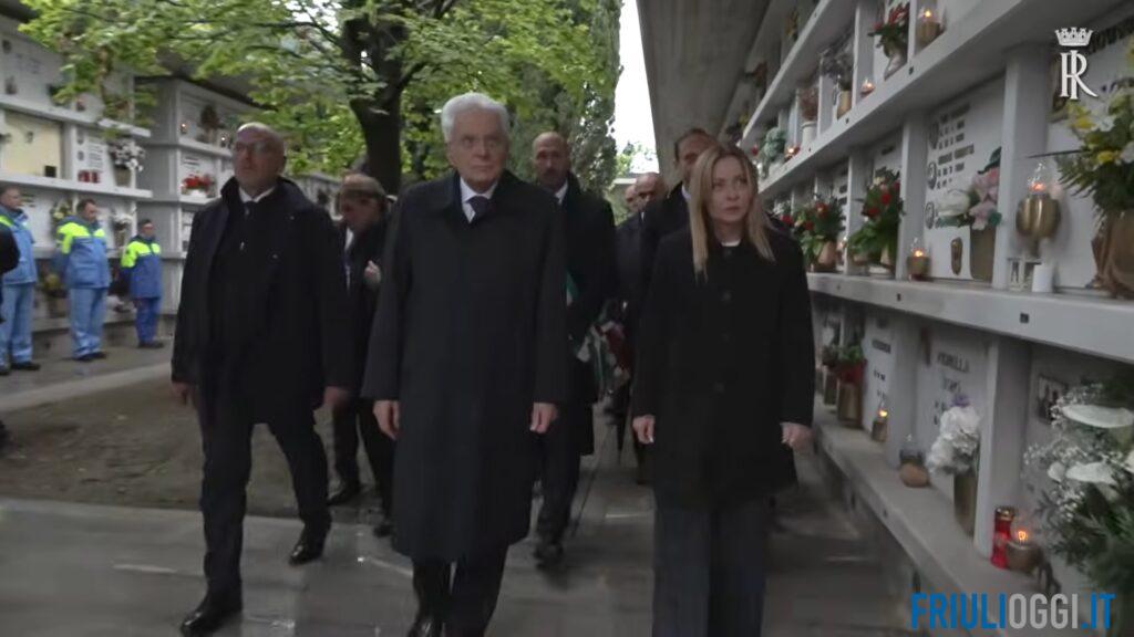 Mattarella e Meloni al cimitero di Gemona per ricordare le vittime del terremoto