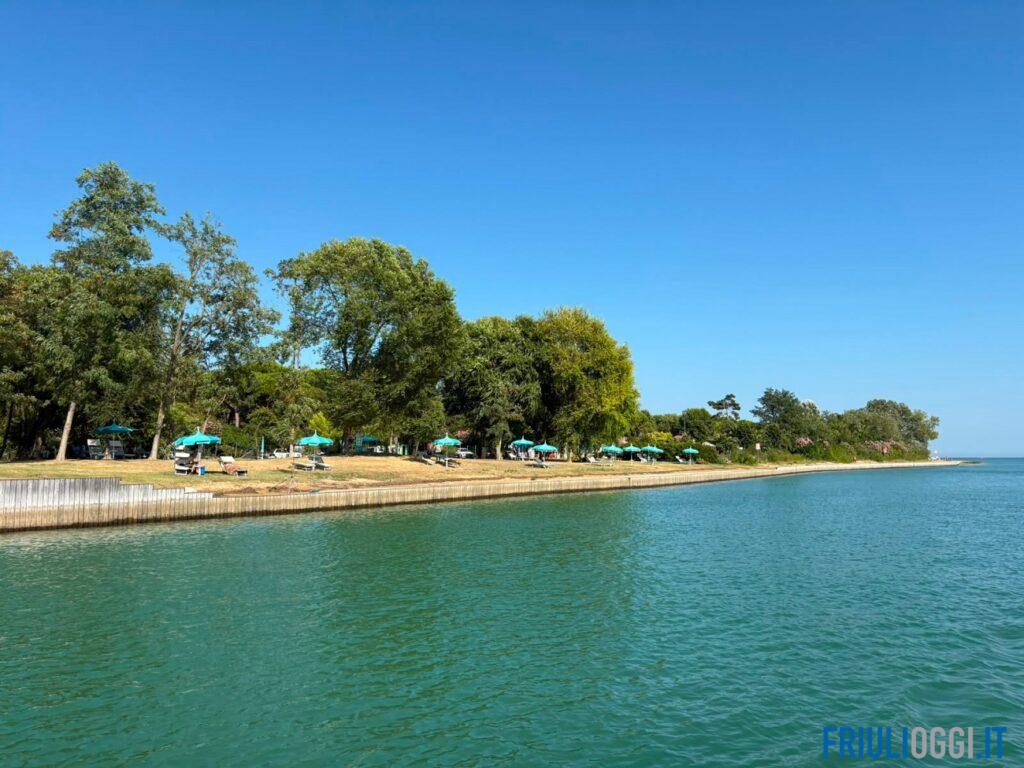 Dalla plastica della spiaggia a sdraio e ombrelloni: a Lignano i rifiuti diventano arredi