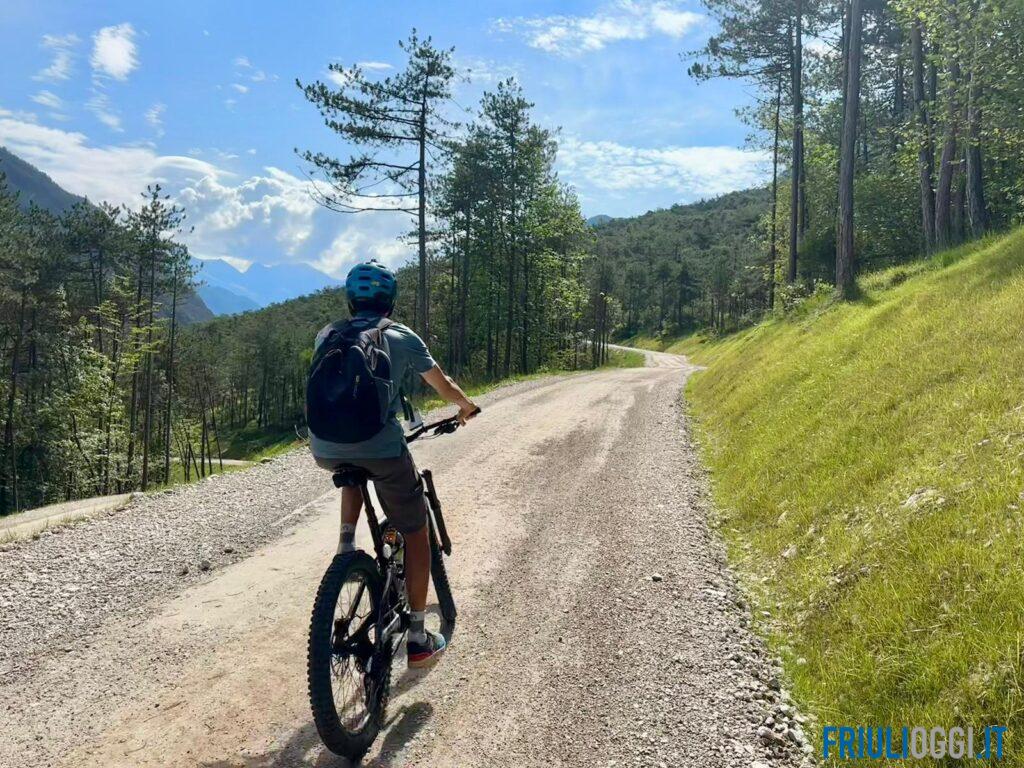 In bicicletta nel cuore della Val Resia: 7 chilometri tra boschi, acqua e natura