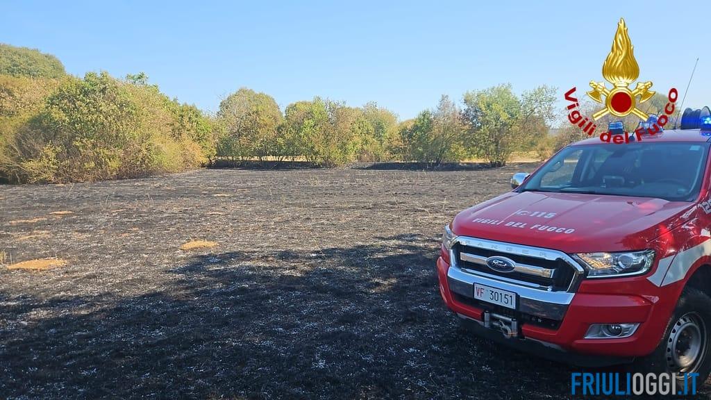 Fiamme nella zona industriale: incendio minaccia una cabina elettrica a Savogna d’Isonzo