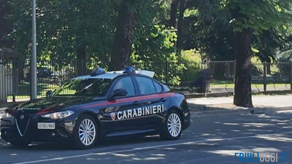 Nudo in piazza Primo Maggio tenta di defecare davanti ai passanti: denunciato un 43enne