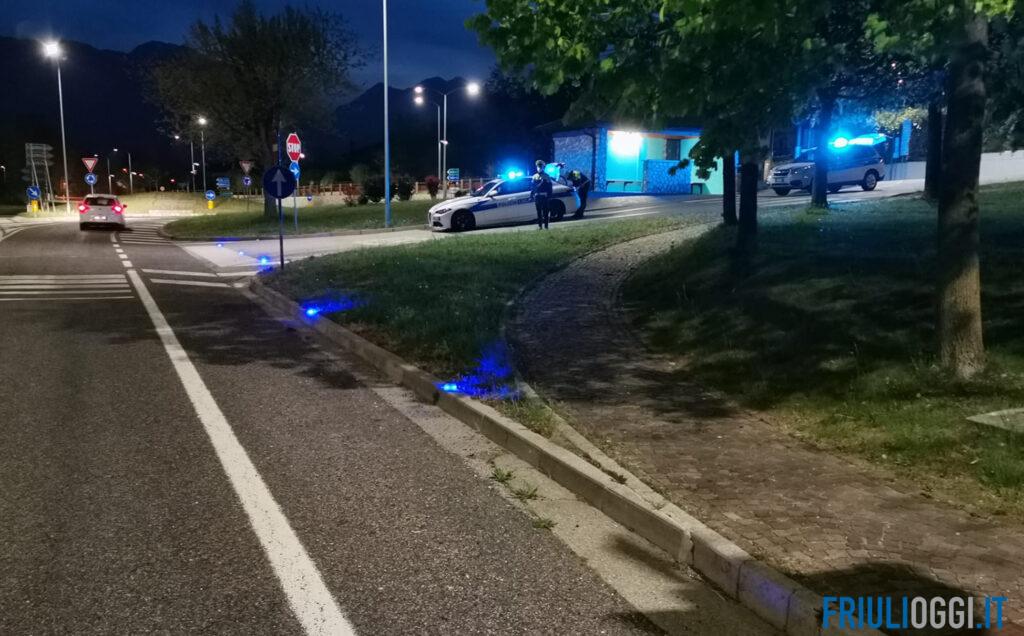 Fugge al controllo della polizia locale e spinge a terra un agente, motociclista 50enne identificato e denunciato