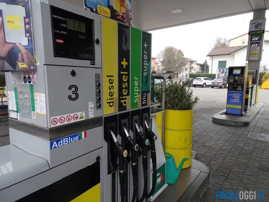 Carburanti, scatta il tetto dei prezzi ai distributori Eni: la mappa in Friuli Venezia Giulia