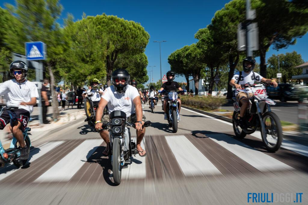 Italian Bike Week, oggi la parata dei cinquantini, domani tocca alle auto americane