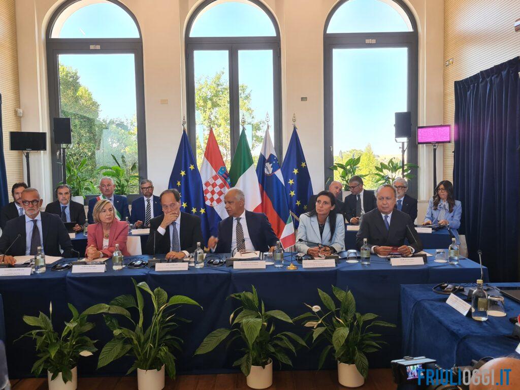 Rotta balcanica, Piantedosi a Pordenone: ingressi irregolari giù del 42%
