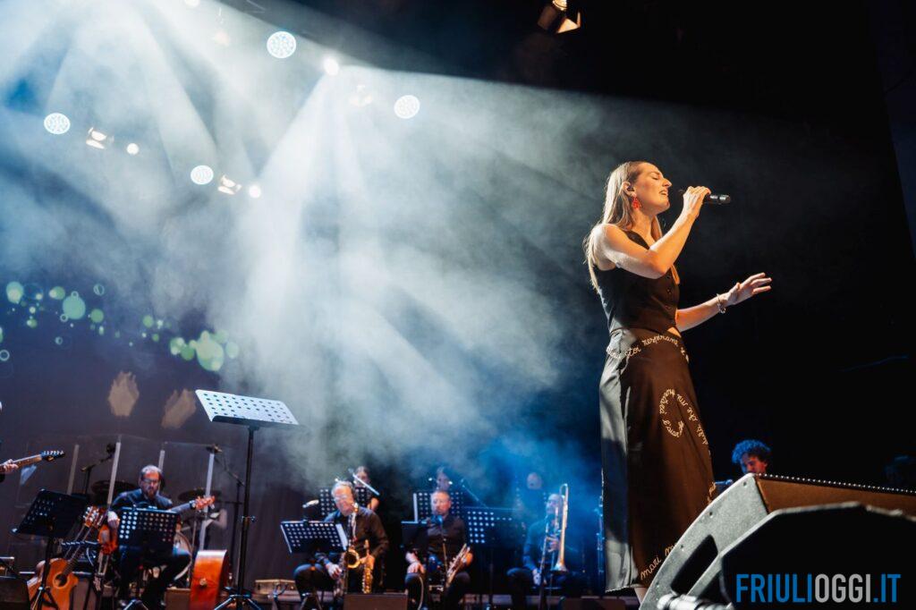 Momi trionfa al Festival della Canzone Friulana: “Mari mê” conquista il primo posto