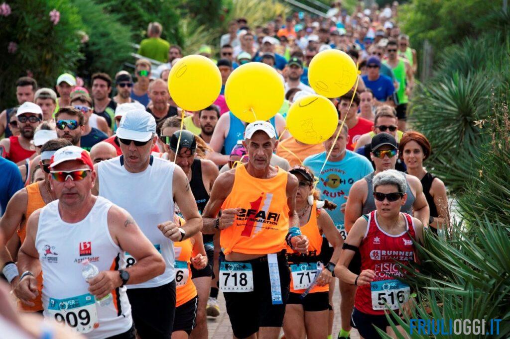 Da Lignano a Bibione di corsa: torna la mezza maratona tra mare, pinete e Tagliamento