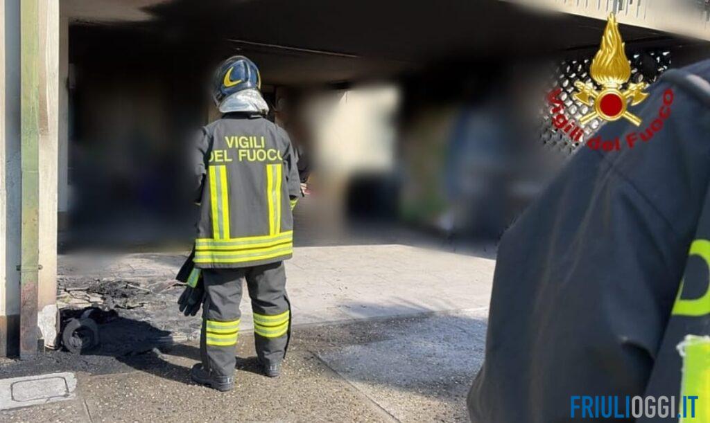 Incendio a Farra d’Isonzo, fiamme nel porticato di casa: abitanti evacuati