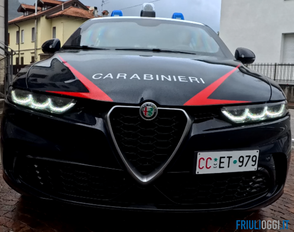 Vede i carabinieri e scappa, in tasca aveva la cocaina: 21enne nei guai
