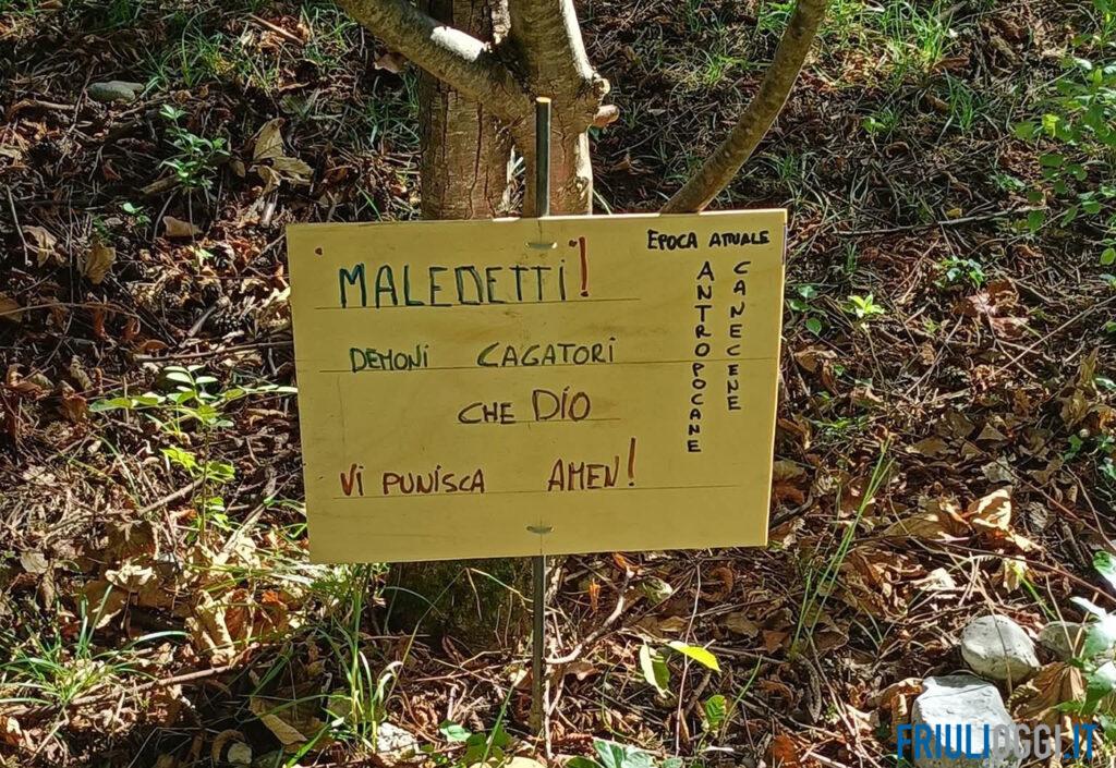 Troppi “bisognini” dei cani sulla ciclabile di Tolmezzo, spunta un cartello di minacce