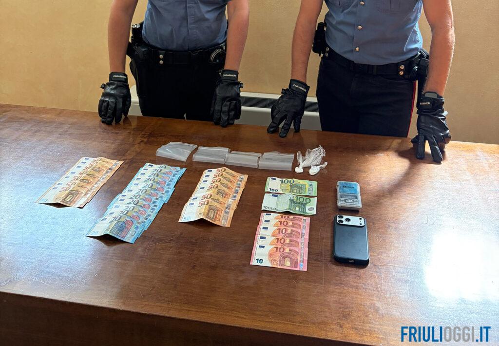 Cocaina e contanti sull’auto, 21enne di Gemona denunciato per spaccio