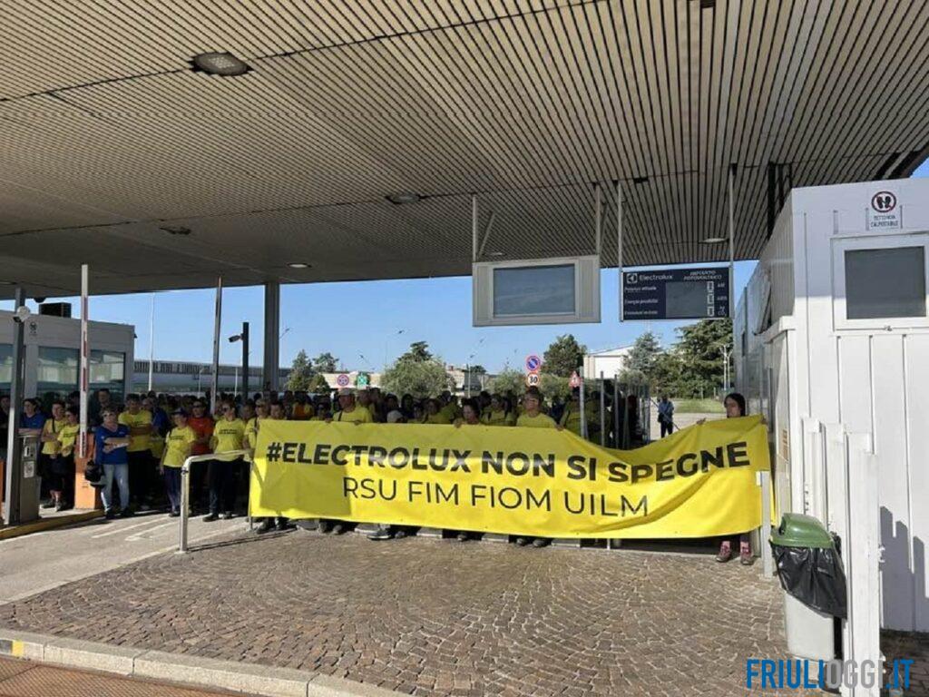 Electrolux, sciopero a Porcia: “Meno lavoratori e più produzione”