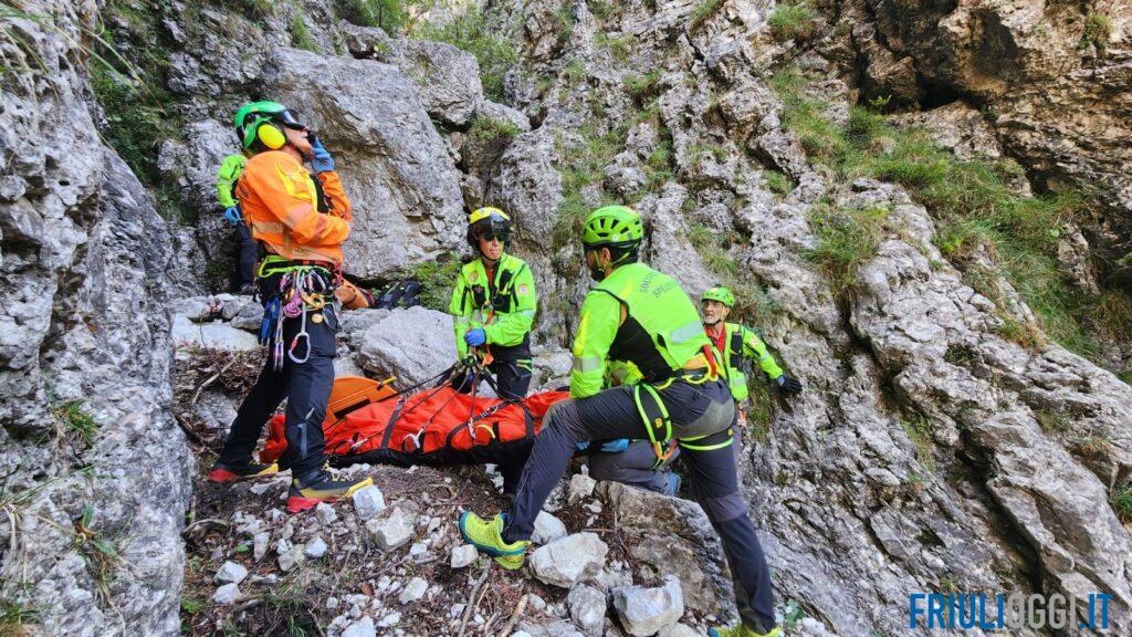 Domenica di incidenti sulle montagne del Friuli, tre i feriti: cacciatore salvo per miracolo, cosa è successo