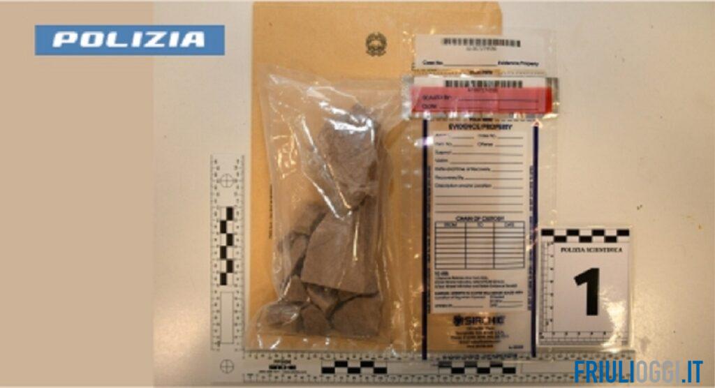 Nascondeva eroina nei fazzoletti: 62enne arrestato a Redipuglia