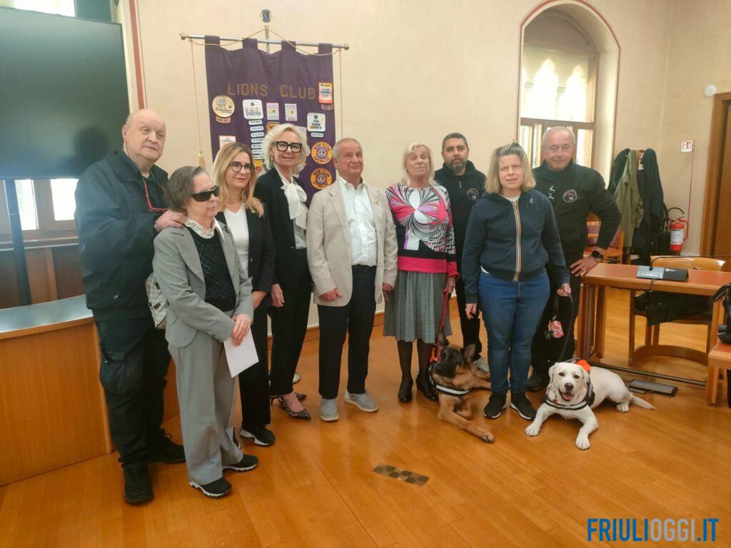 Quattro zampe, una nuova autonomia: a Pordenone consegnati i cani guida Kim e Hope
