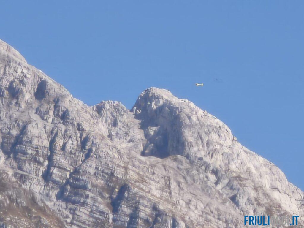 Cade per 15 metri sul Monte Slebe, escursionista di 75 anni soccorso in quota