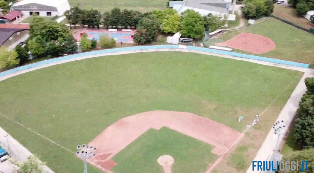 Vandali nel campo da baseball dei Rangers, porte distrutte e soldi rubati: parte la raccolta fondi