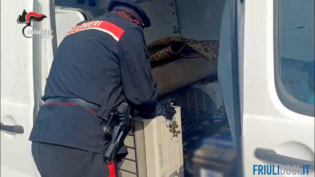 Sorpresi nella notte con un furgone carico di rifiuti pericolosi vicino all’ecopiazzola: due denunce