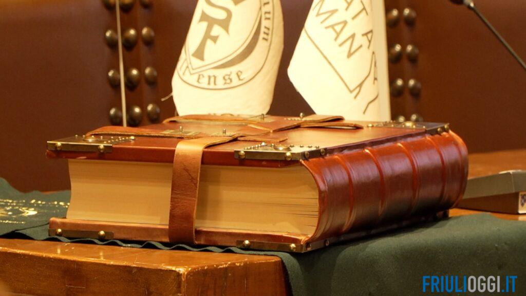 La Bibbia di Aquileia torna a vivere grazie alle antiche tecniche degli amanuensi friulani