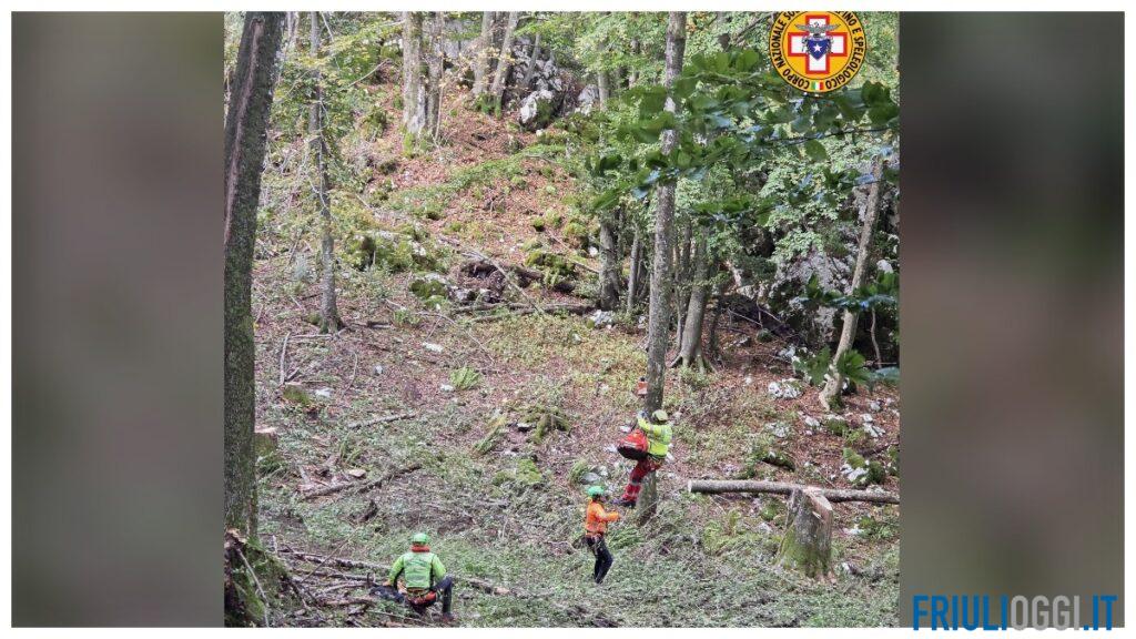 Si infortuna nei boschi sopra Avasinis, soccorso con l’elicottero e portato in ospedale