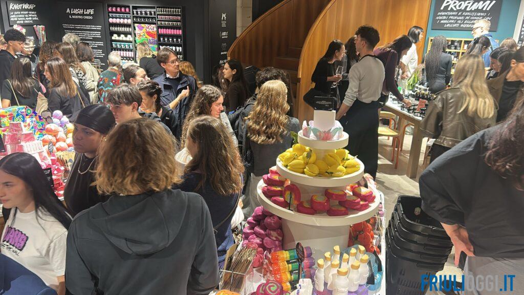 Lush apre in centro a Udine: taglio del nastro nell’ex boutique Tonini