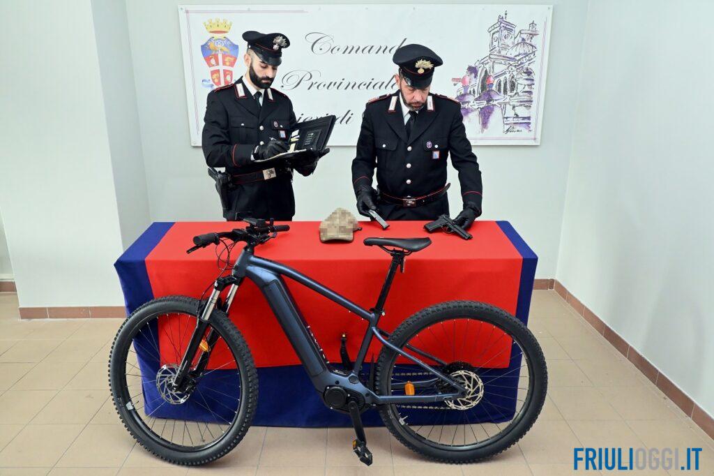 Rubano un’auto e una bici elettrica, poi la fuga dai carabinieri e lo schianto: due denunciati