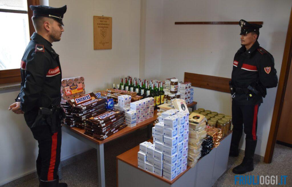 Sorpresi con nove borsoni di alimentari, alcolici e cosmetici: due denunciati