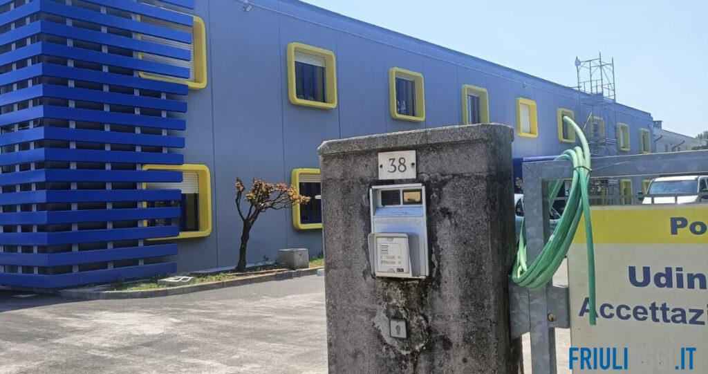 Traffico e caos parcheggi vicino al centro postale di Feletto: 130 firme dei residenti