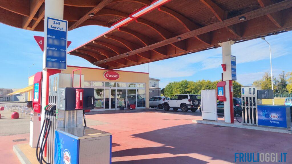 Villanova, nuova gestione per il distributore Esso: lavaggio auto gratis per chi fa il pieno