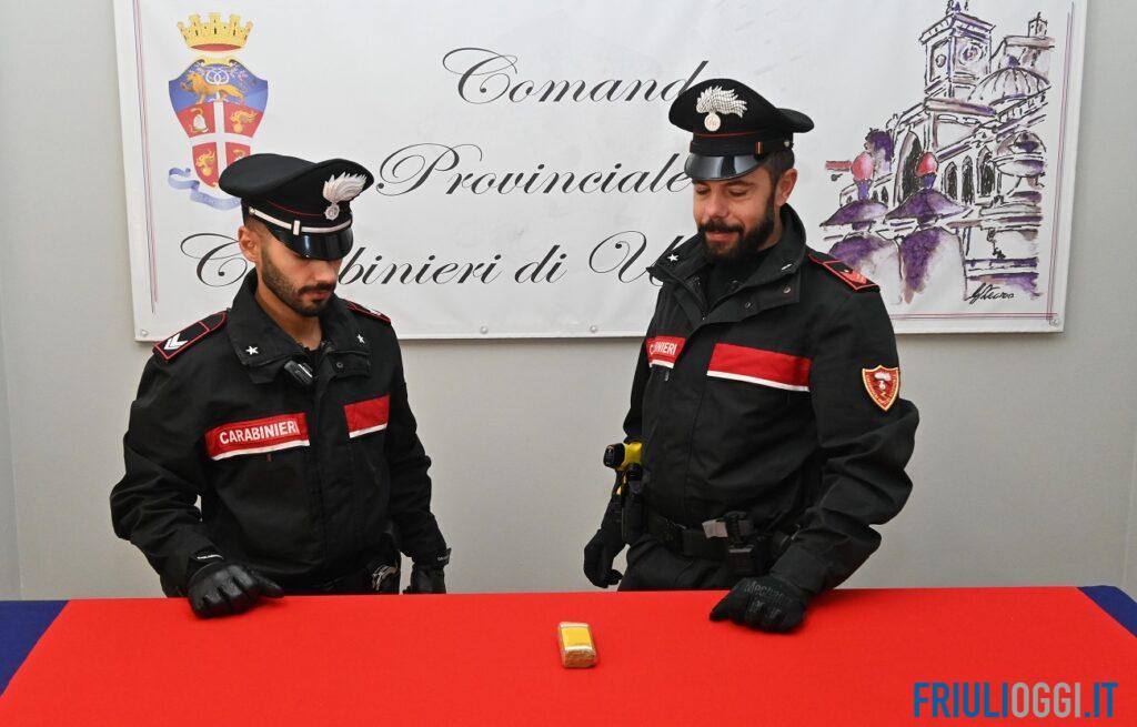 In bicicletta con oltre un etto di hashish, arrestato un 18enne a Udine