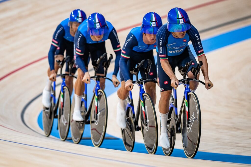 Mondiali di ciclismo su pista, il friulano Jonathan Milan conquista l’argento con l’Italia