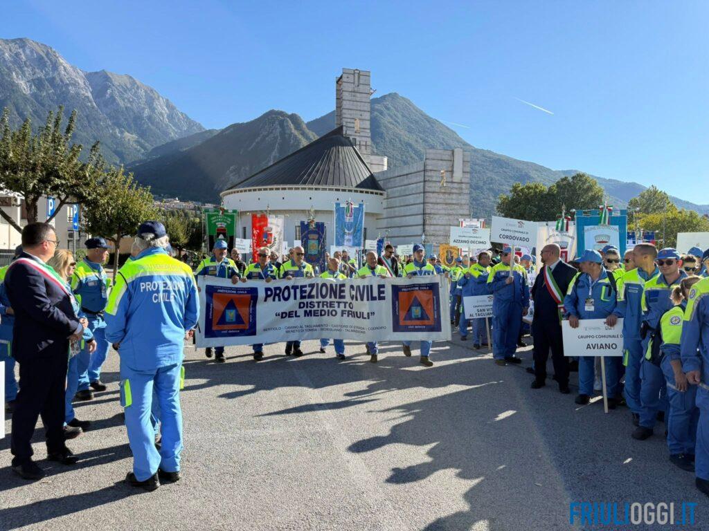 Il grande abbraccio di Gemona alla Protezione civile, cinquant’anni dopo il terremoto