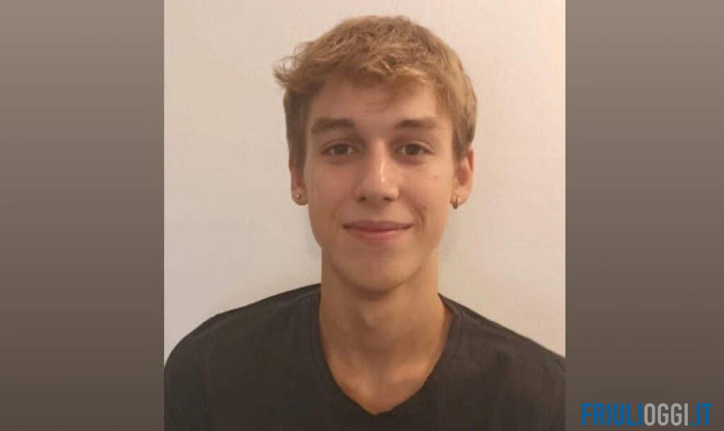 Magnano, esce e non torna a casa: l’appello della famiglia per ritrovare Simone